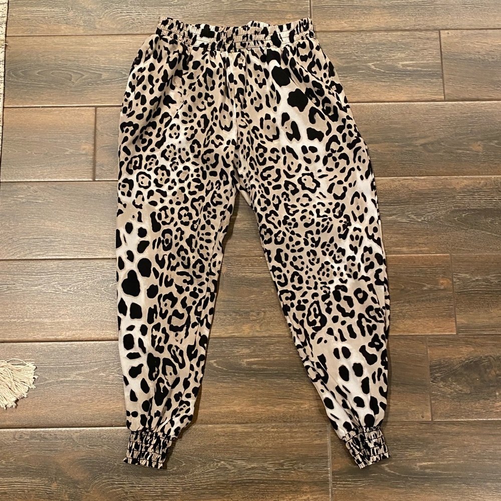 Cheetah Capri Trouser/Pant in EXCELLENT condition. Size Medium.